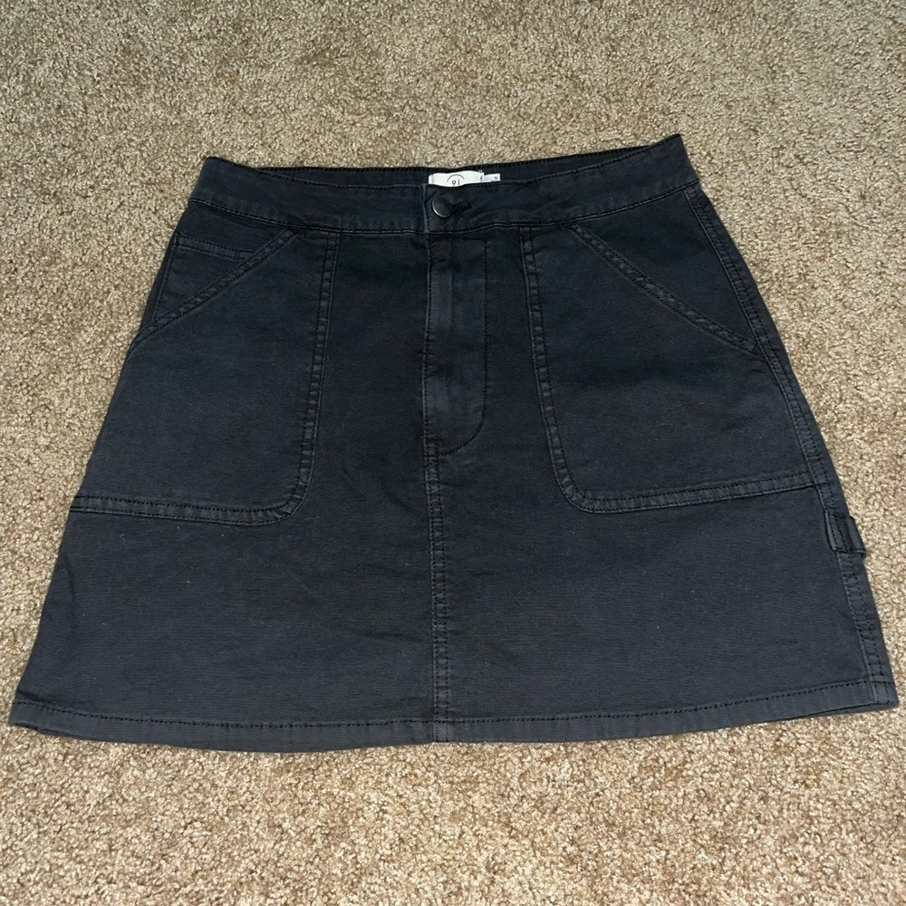 Cotton On mini skirt size 6 🙂